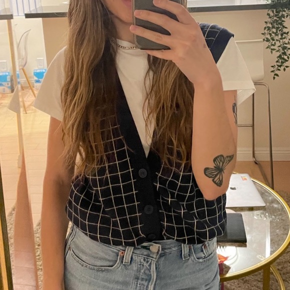 American Apparel blue and white sweater vest. Men’s size M/L - Picture 5 of 6